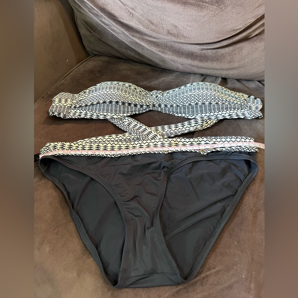 Skye 2 piece swim. Strapless top but there is a place to add strap. Size small